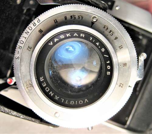 VOIGTLANDER BESSA 1 CAMERA CIRCA 1950 WITH VASKAR 1:4.5 / 105 LENS, LEATHER CASE NEEDS REPAIR