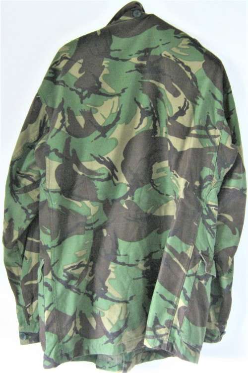 BRITISH DPM CAMO JACKET SIZE 5 (XL) - BUTTONS INTACT & ALL ZIPS WORKING - SEE MEASUREMENTS BELOW