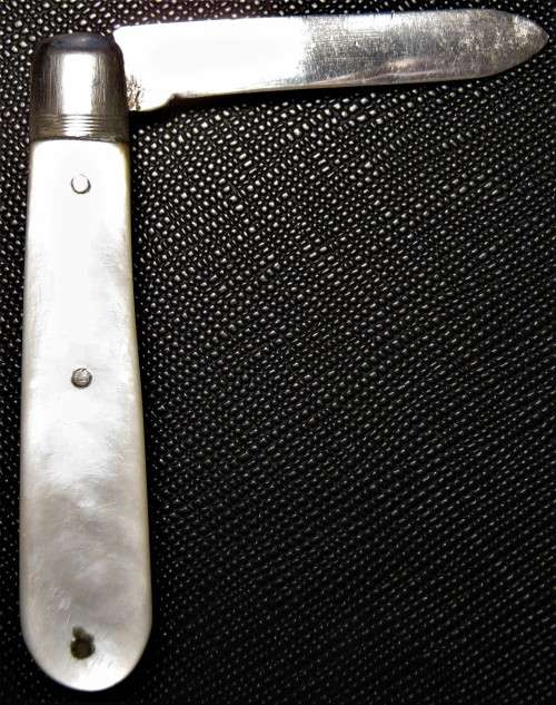 VINTAGE 1920 SHEFFIELD HALLMARK SILVER FRUIT KNIFE WITH MOTHER OF PEARL HANDLES