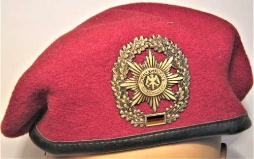 GERMAN BUNDESWEHR MILITARY POLICE BERET WITH BADGE SIZE 57 IN GOOD USED CONDITION