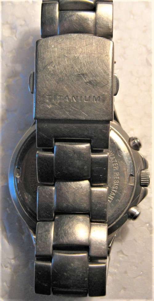 GUESS WATERPRO WATCH WITH ORIGINAL STRAP- UNTESTED