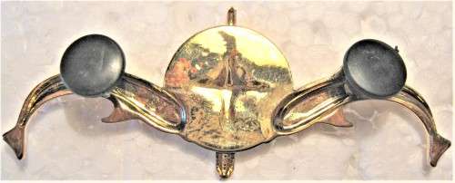 S.A. NAVY  SUBMARINERS THIRD TYPE BREAST BADGE WITH GILT FINISH IN UNUSED CONDITION