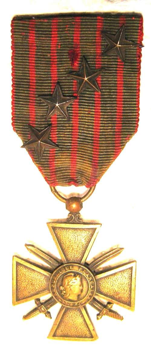 WW1 FRENCH WAR CROSS, CROIX de GUERRE, MEDAL WITH 4 STARS IN VERY GOOD CONDITION