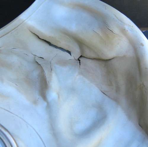 POLISH GAS MASK IN ITS BAG , HOOD SLIGHTLY PERISHED OTHERWISE GOOD CONDITION