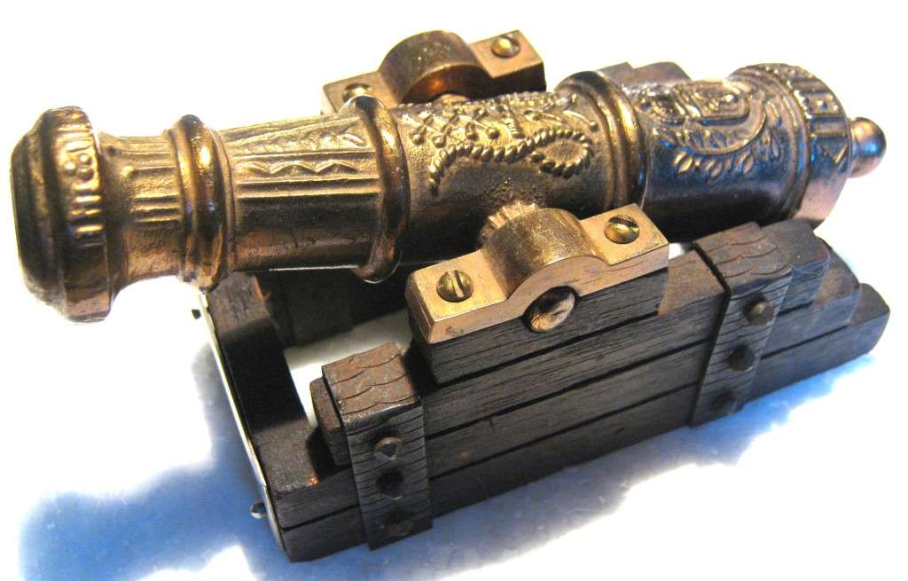 PORTUGAL ANGOLAN WAR ERA PRESENTATION CANNON PRESENTED BY A GENERAL FOR BATTLE SERVICE IN 1972