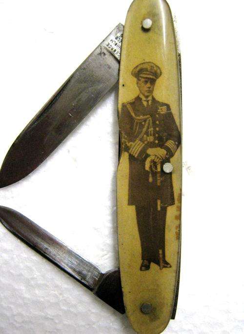 I.XL GEORGE WOSTENHOLM, SHEFFIELD, POCKET KNIFE WITH A PICTURE OF KING GEORGE VI ON IT