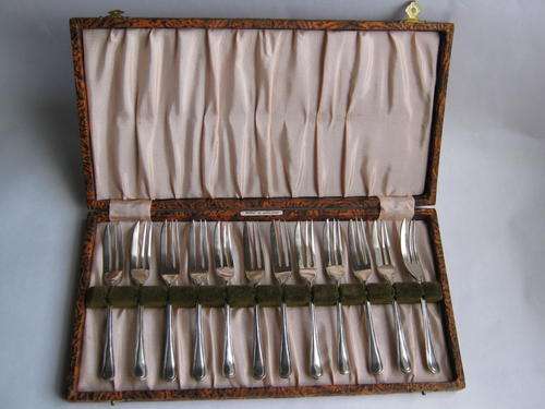 BOXED SET OF 12 OLDER EPNS CAKE FORKS - Pretty good condition