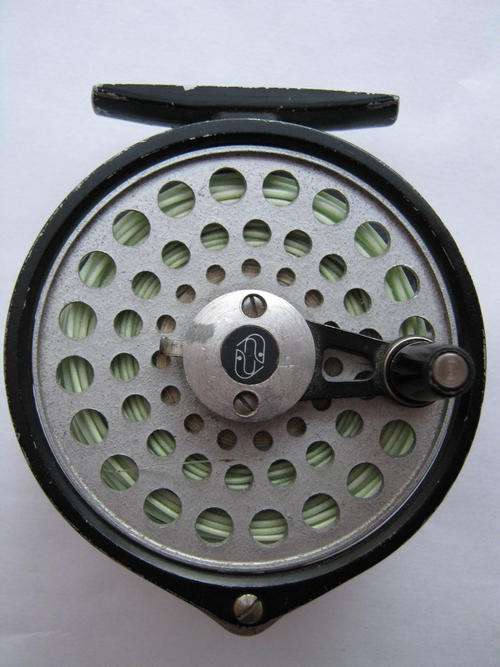 "INTREPID GEARFLY" FISHING REEL WITH TROUT LINE - Very good condition
