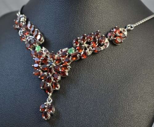 STUNNING GENUINE MOZAMBIQUE GARNET, RHODOLITE GARNET EMERALD 925 SILVER NECKLACE