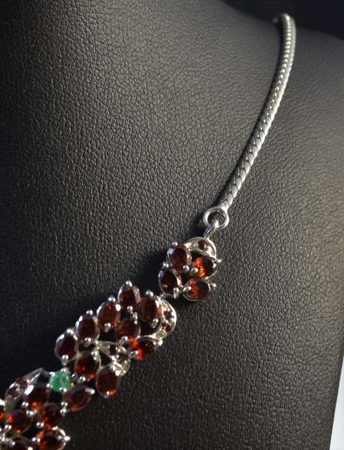 STUNNING GENUINE MOZAMBIQUE GARNET, RHODOLITE GARNET EMERALD 925 SILVER NECKLACE