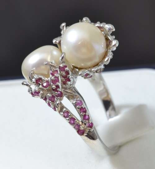 UNUSUAL REAL RED  RUBY AND CREAMY WHITE  PEARL 925 SILVER RING SIZE 8.5