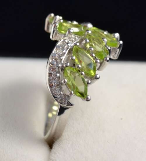 GENUINE PERIDOT FLOWER DESIGN 925 SILVER RING SIZE 6.75