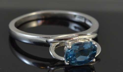 *SET*  GENUINE LONDON BLUE TOPAZ 925 SILVER RING WITH MATCHING EARRINGS