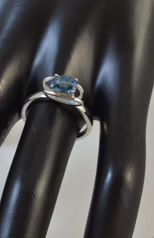 *SET*  GENUINE LONDON BLUE TOPAZ 925 SILVER RING WITH MATCHING EARRINGS