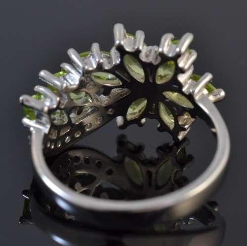 GENUINE PERIDOT FLOWER DESIGN 925 SILVER RING SIZE 6.75