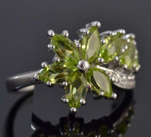 GENUINE PERIDOT FLOWER DESIGN 925 SILVER RING SIZE 6.75