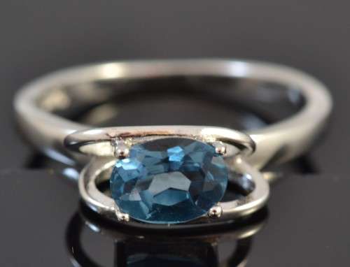 *SET*  GENUINE LONDON BLUE TOPAZ 925 SILVER RING WITH MATCHING EARRINGS