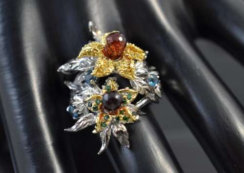 EXQUISITE DESIGN NATURAL BRIOLETTE CUT GARNET AND LONDON BLUE TOPAZ & CZ 925 SILVER RINGS SIZE 7.5