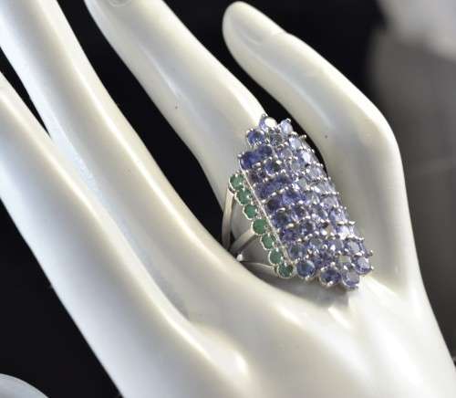 GENUINE TANZANITE & EMERALD 925 SILVER RING SIZE 8