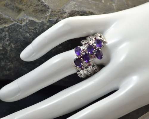 UNUSUAL DESIGN GENUINE INTENSE PURPLE AMETHYST, SAPPHIRE AND RHODOLITE GARNET SIZE 7