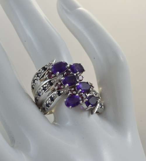 UNUSUAL DESIGN GENUINE INTENSE PURPLE AMETHYST, SAPPHIRE AND RHODOLITE GARNET SIZE 7