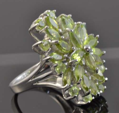 GORGEOUS REAL PERIDOT 925 SILVER RING SIZE 7