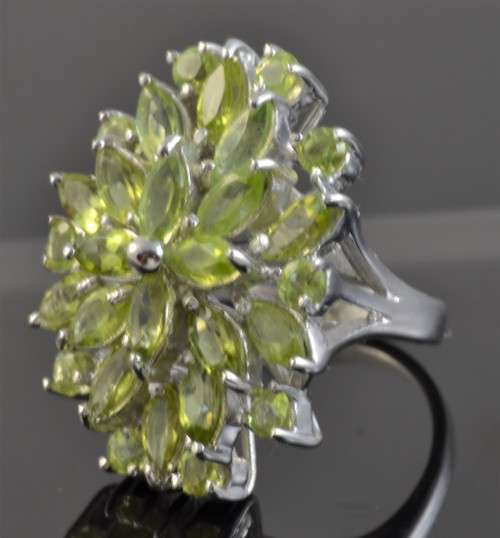 GORGEOUS REAL PERIDOT 925 SILVER RING SIZE 7