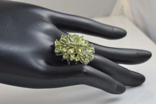 GORGEOUS REAL PERIDOT 925 SILVER RING SIZE 7