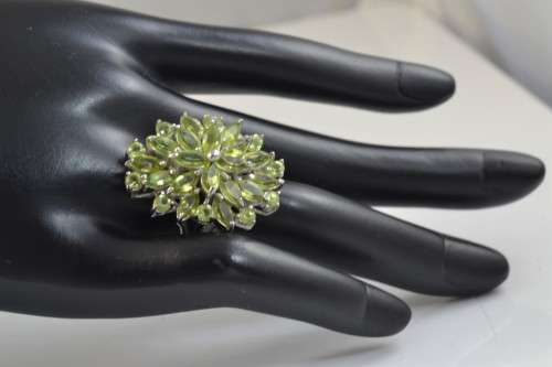 GORGEOUS REAL PERIDOT 925 SILVER RING SIZE 7