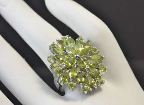 GORGEOUS REAL PERIDOT 925 SILVER RING SIZE 7