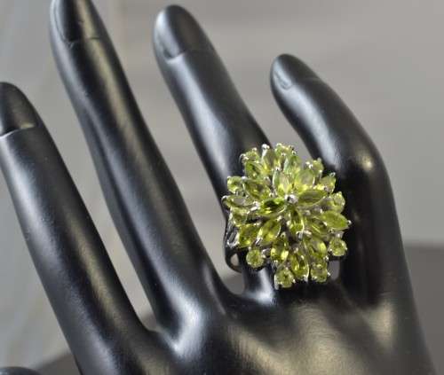GORGEOUS REAL PERIDOT 925 SILVER RING SIZE 7