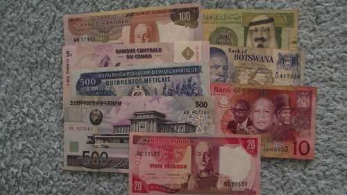 LOT # 4 : MIXED WORLD BANKNOTES