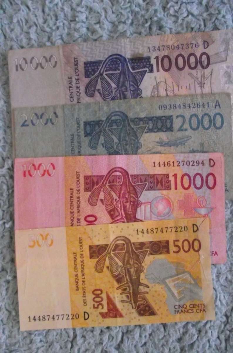 Central African Bank  : 13 500 CFA Francs : CV +- R 410