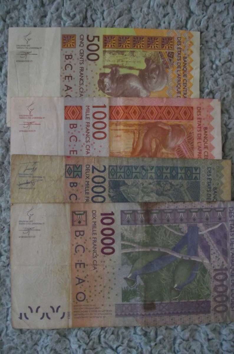 Central African Bank  : 13 500 CFA Francs : CV +- R 410