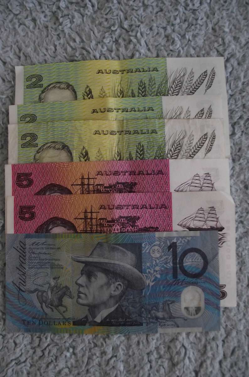 AUSTRALIA :  26 DOLLARS : CV +- R 315
