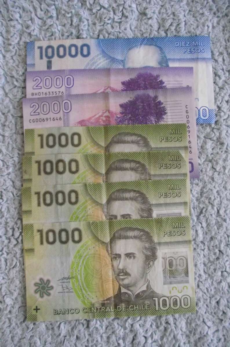 CENTRAL BANK OF CHILE : 18 000 PESOS : CV +- R 370