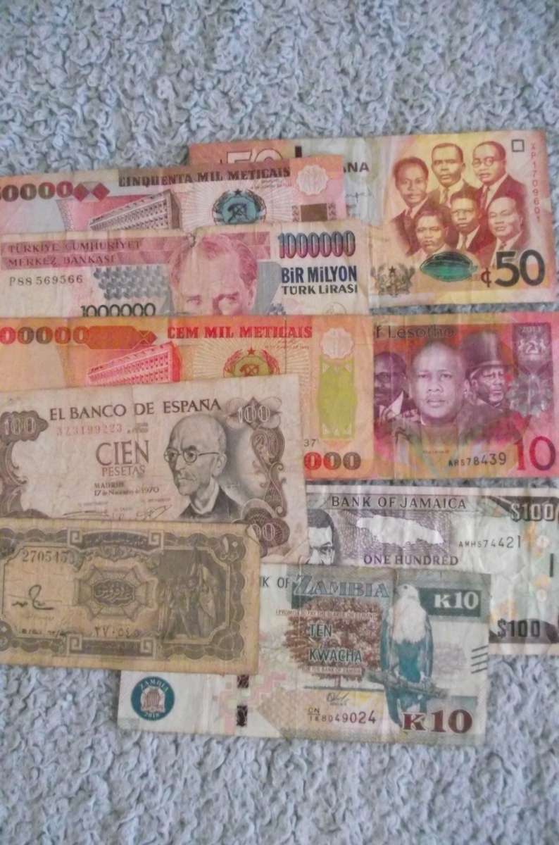 WORLD MIXED BANKNOTES : 9 NOTES : NO DUPLICATES : LOT 1