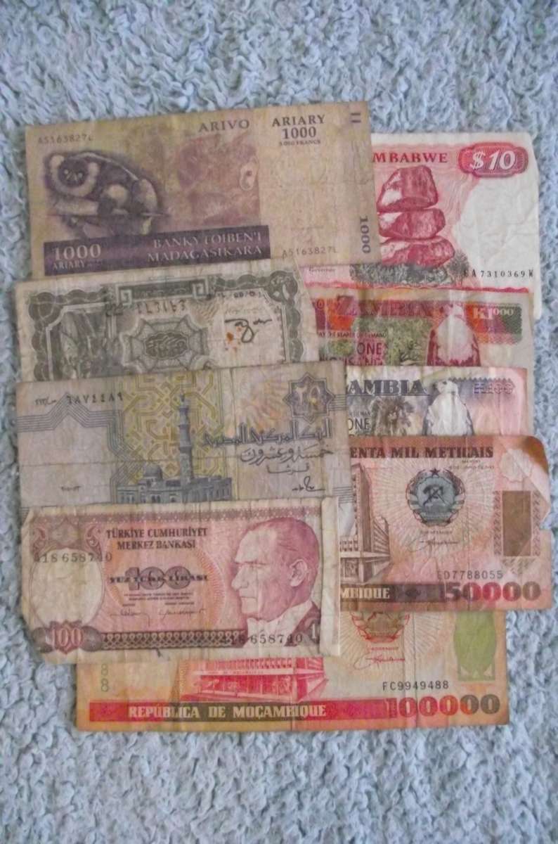 WORLD MIXED BANKNOTES : 9 NOTES : NO DUPLICATES : LOT 2