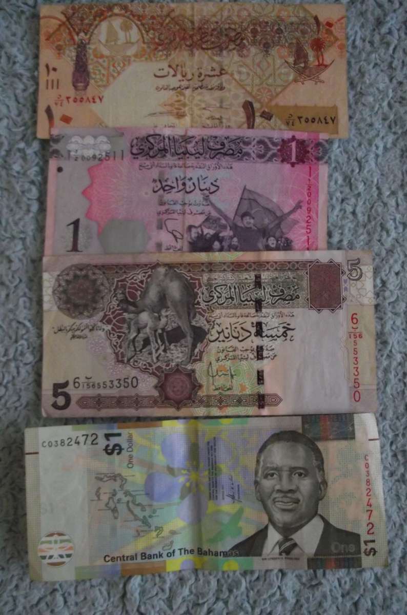 WORLD MIXED BANKNOTES : 4 NOTES : NO DUPLICATES : LOT 3