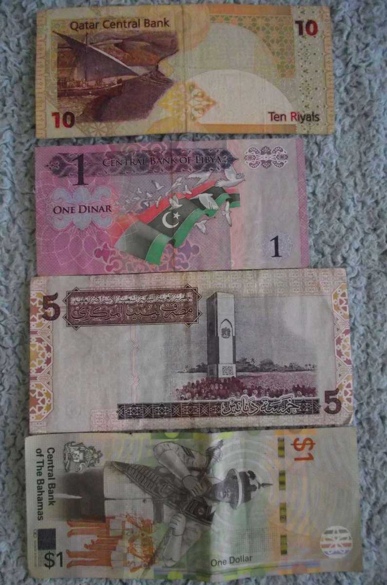 WORLD MIXED BANKNOTES : 4 NOTES : NO DUPLICATES : LOT 3