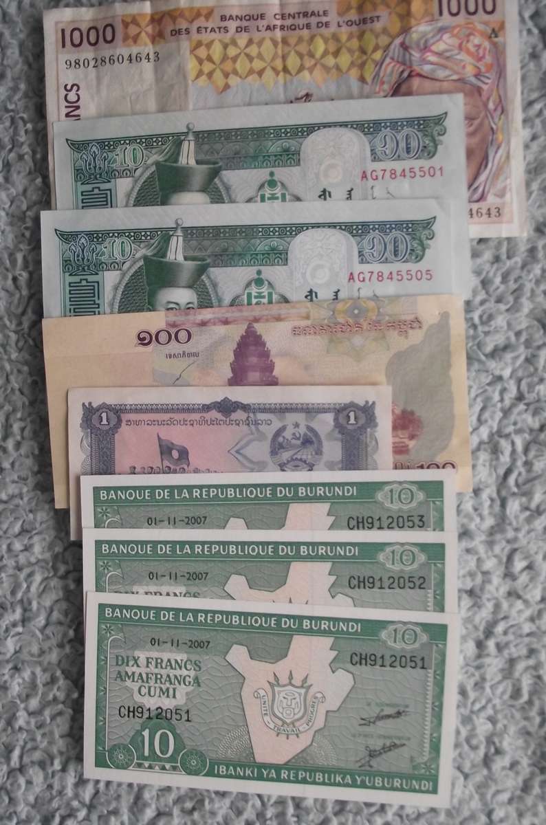WORLD MIXED BANKNOTES : 9 NOTES