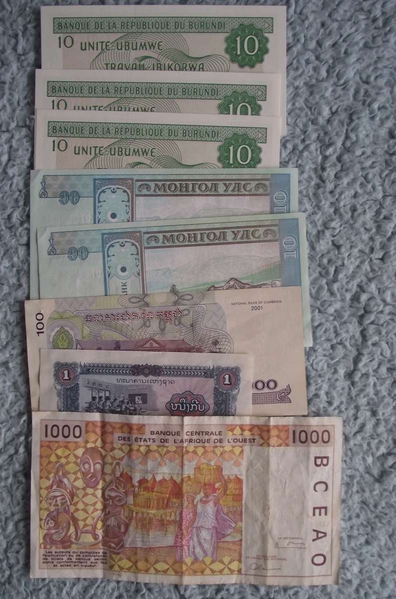 WORLD MIXED BANKNOTES : 9 NOTES