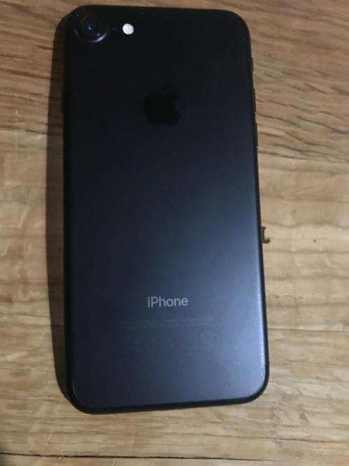 Apple iphone 7  32 gb  excellent condition