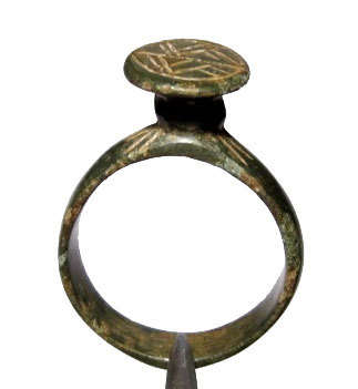 (AUTHENTIC) 200 - 400 AD Ancient Roman Empire ring with beautiful carved encravings.