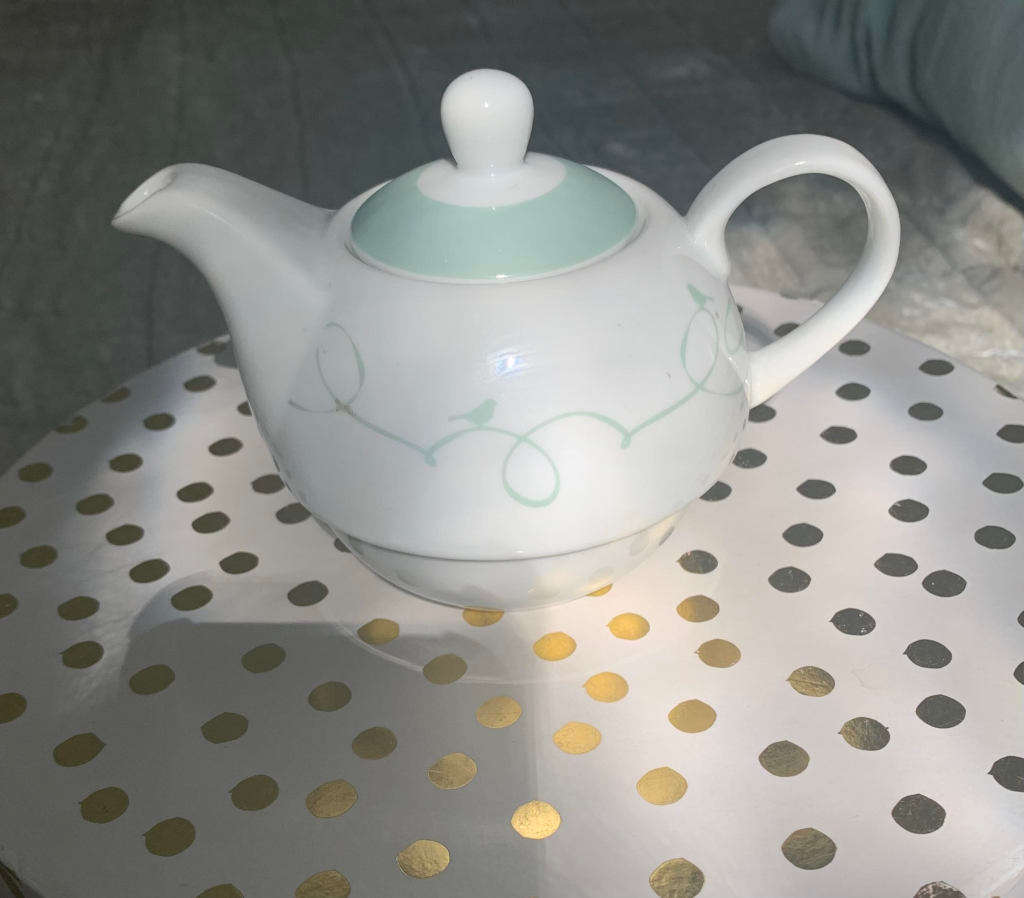 Turquoise tea pot for one