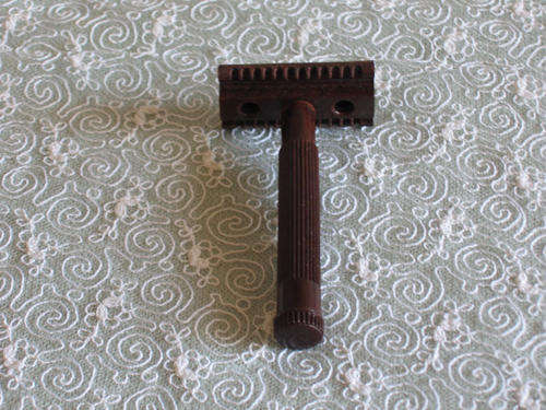 Vintage Bakelite Razor