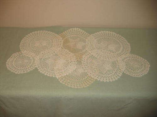 Set of 8 Doileys