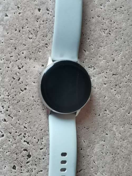 SAMSUNG GALAXY ACTIVE SMART WATCH WITH BOX AND ACCESSORIES - MODEL SM-R500