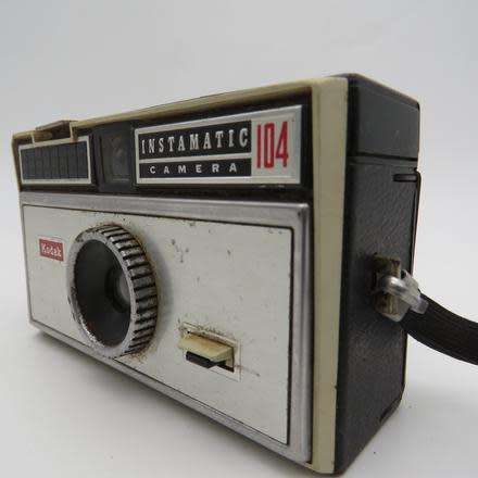 VINTAGE KODAK INSTAMATIC 104 CAMERA IN ORIGINAL BOX
