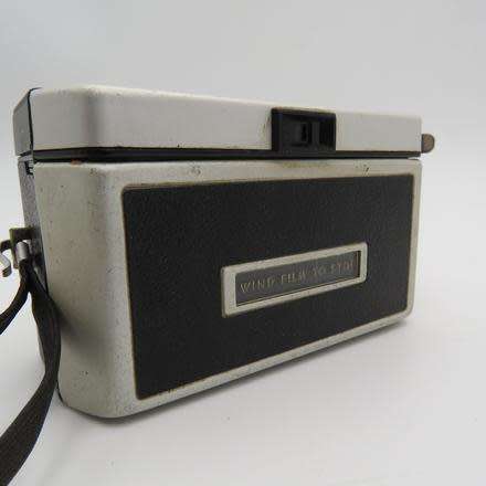 VINTAGE KODAK INSTAMATIC 104 CAMERA IN ORIGINAL BOX